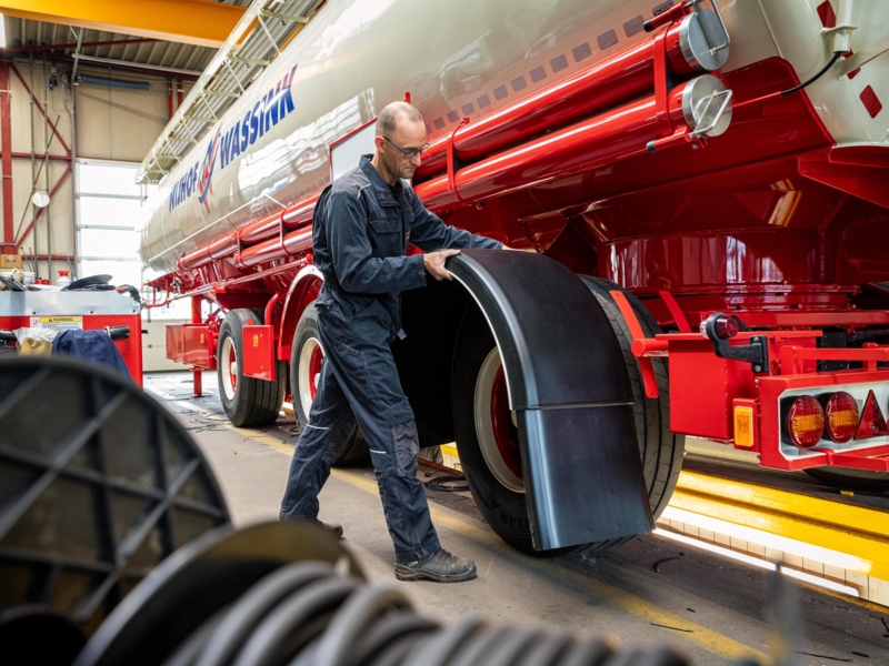 ELC_monteur_voor_truck